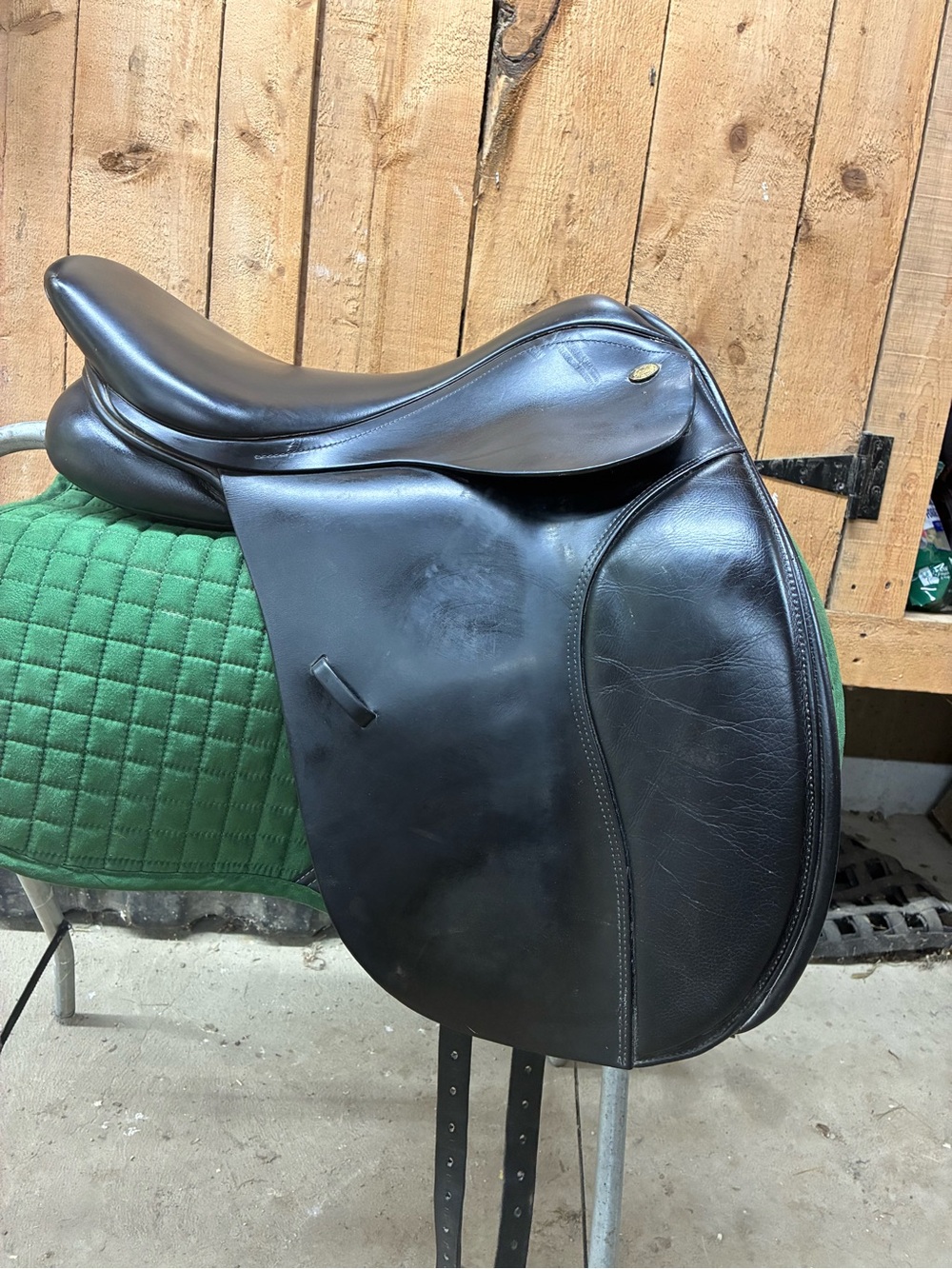 Kent & Masters Dressage Saddle 17.5 adjustable gullet